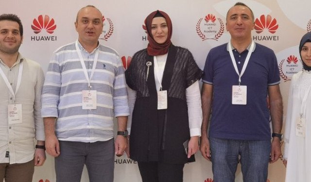 Yalova Üniversitesi’ne En Aktif Üniversite Ödülü