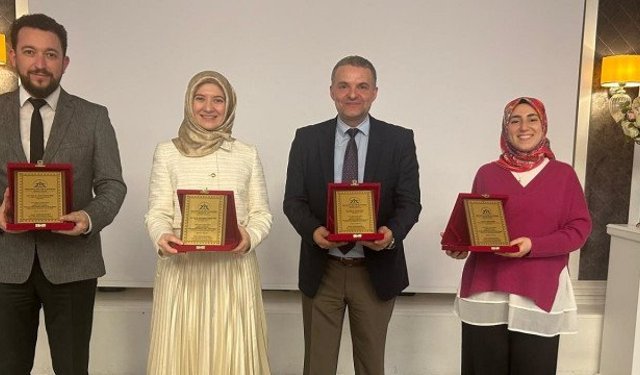 2024 İlimde Bilgelik Plaketleri Verildi