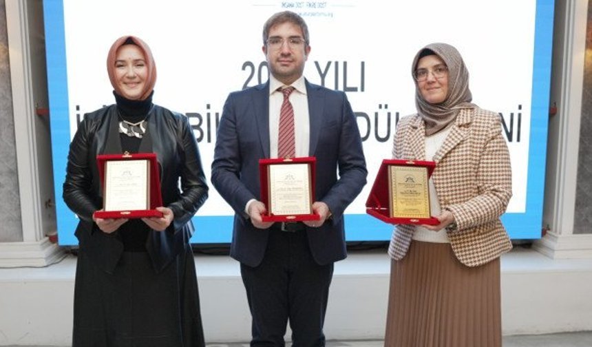2025 Yılı İlimde Bilgelik Ödülleri 3 Kişiye Verildi