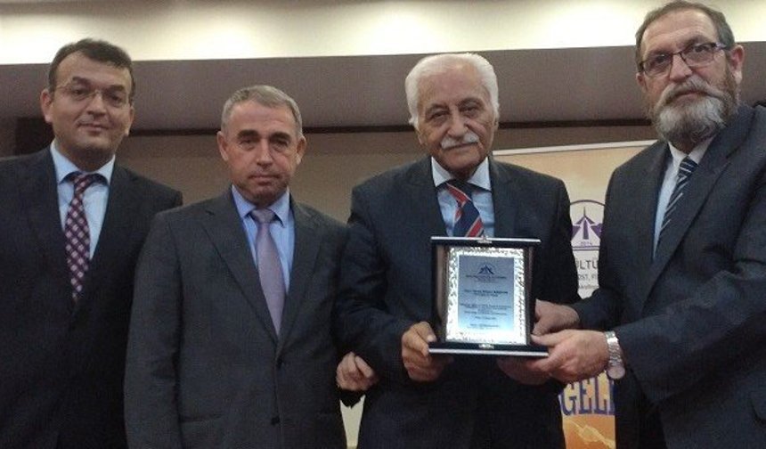 Yavuz Bülent Bakiler; Türkçe varlık sebebimizdir…