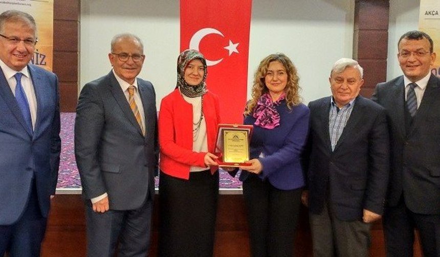 Prof.Dr. Zeynep Cantürk; “Aşırı yemek, hareketsizlik obeziteyi tetikliyor.”
