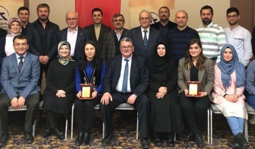 12. Gençlerle Başbaşanın konuşmacıları; Özbek, Kırgız ve Türkmenistanlı